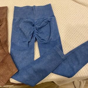 Lot of 3 High-Waisted Leggings with scrunchie.